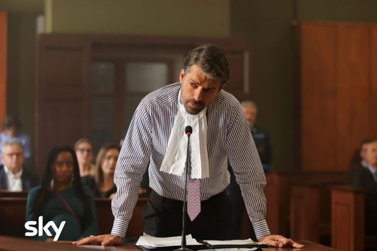 Lawyer Ligas, Luca Argentero seductive lawyer for Sky and NOW