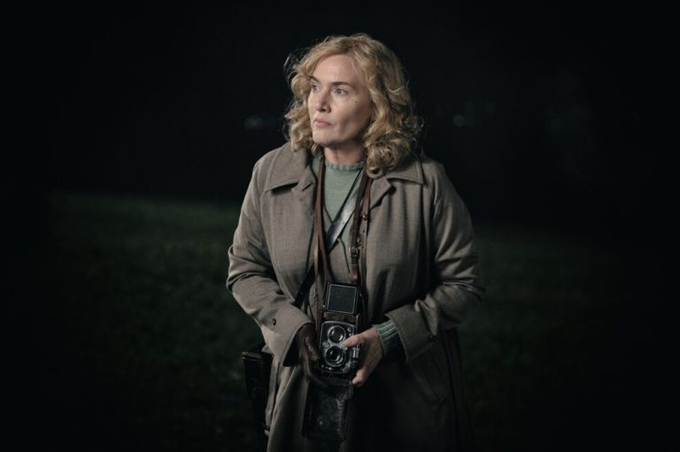 Lee Miller, the film with Kate Winslet and Alexander Skarsgård tonight on TV