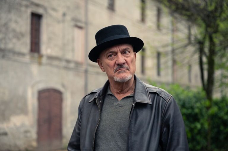 A Cop in Appennino, Claudio Bisio protagonist of Rai 1: the episodes of April 9