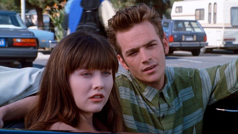 Beverly Hills 90210, from 3 April the nostalgia operation for millennials of Sky and NOW