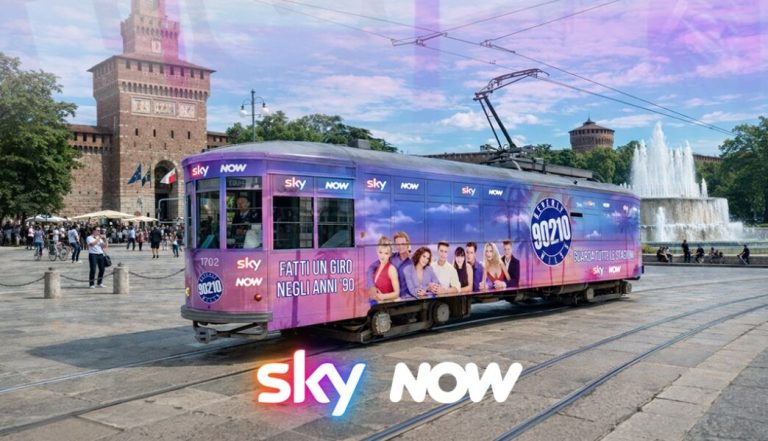 Sky organizes the Millennials tram in Milan to celebrate Beverly Hills 90210