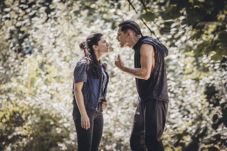 Rosa Elettrica, the review: the Sky series runs along with the pair Giannetta-Di Napoli
