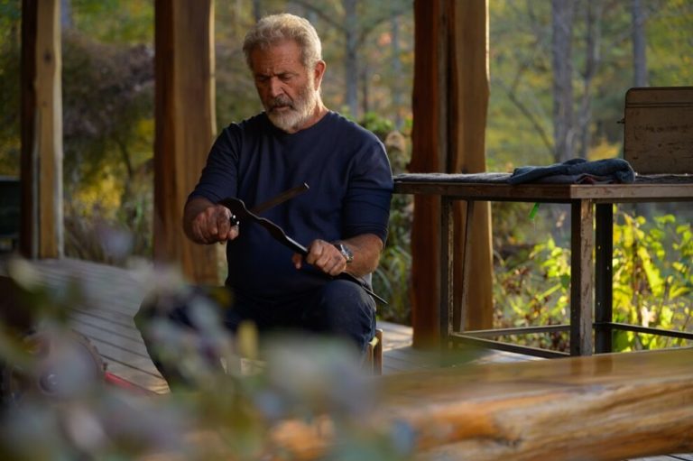 Hunting Season – Extreme Hunt, the thriller with Mel Gibson tonight on TV