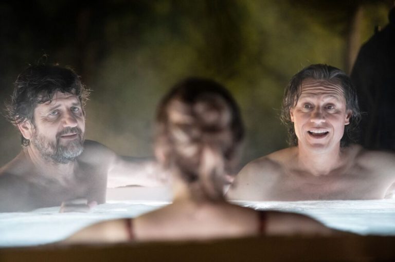 50 km per hour: plot, cast and curiosity about the film with Fabio De Luigi and Stefano Accorsi