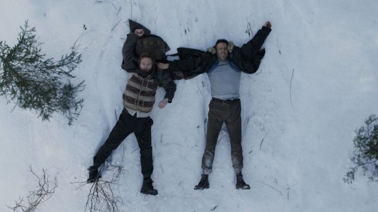 Mayday, Ryan Reynolds and Kenneth Branagh together behind enemy lines: the new film on Apple TV