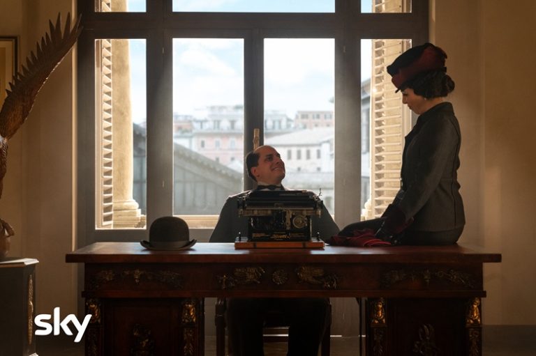 M – The Son of the Century, the crazy “super-series”, perfect, unmissable to rediscover on La7